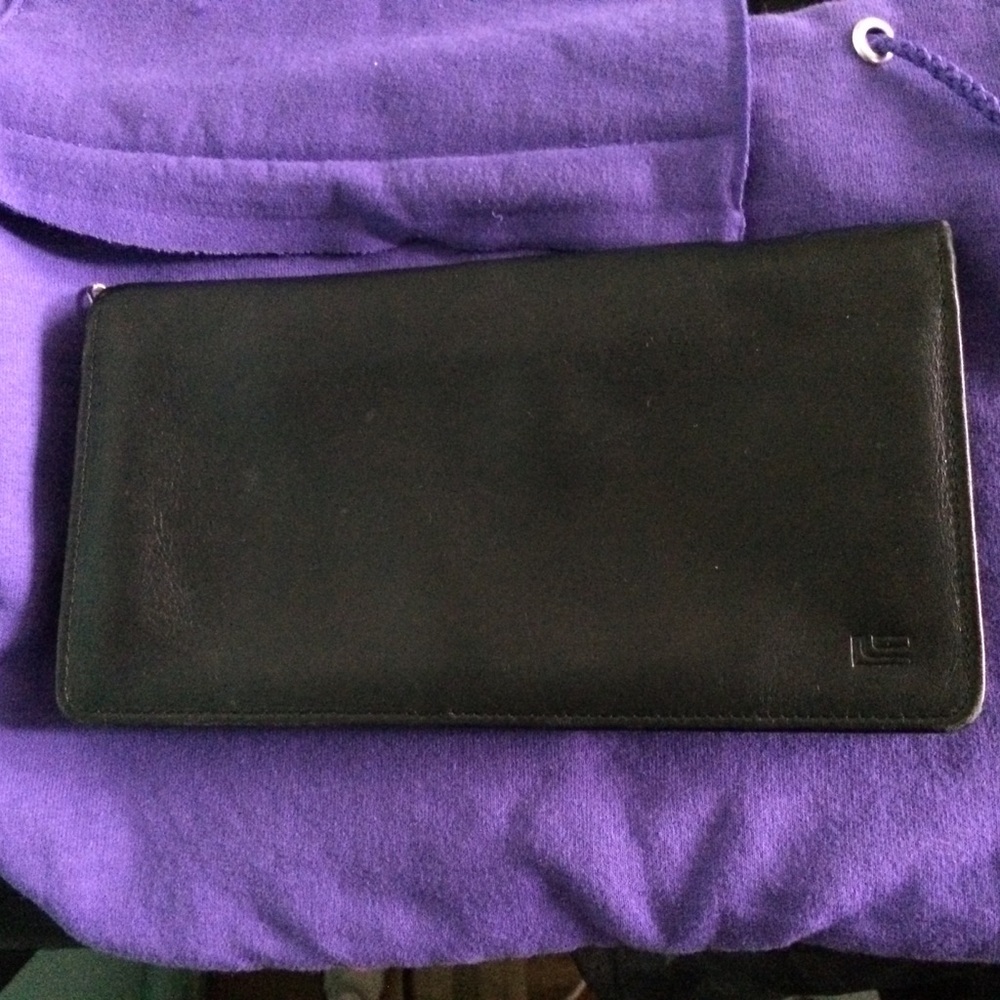 JafferJees long wallet with zip closure like new